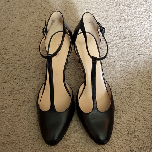 ❤️NINE WEST Halinan T Strap Pumps ~ 11 - Picture 2 of 7